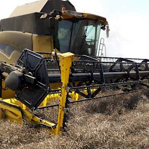 Het contrast kan bijna niet groter: van een kleine oude Mercator in Nederland naar grote moderne machines in Polen. Foto: Henk van der Struik