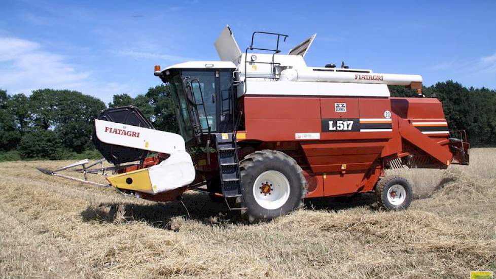 De combine, een Fiatagri Laverda L517 stamt uit 1995. De combine is van gepensioneerd loonwerker Jan Ambting. Het loonbedrijf is er niet meer, maar 'voor de hobby' werkt Ambting nog met zijn machines voor derden.