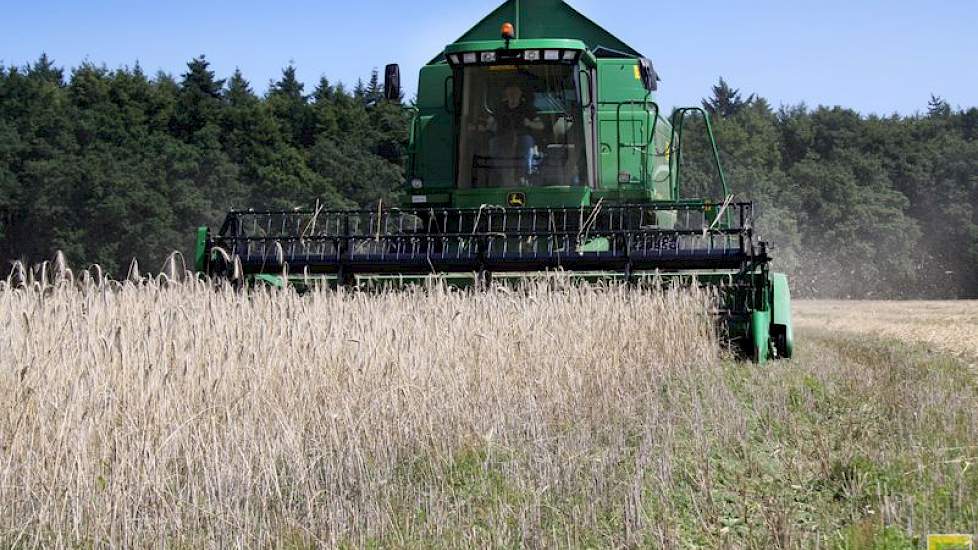 Vriezen dorst met een John Deere 9580 WTS. De loonwerkers kochten deze machine nieuw in het jaar 2005.