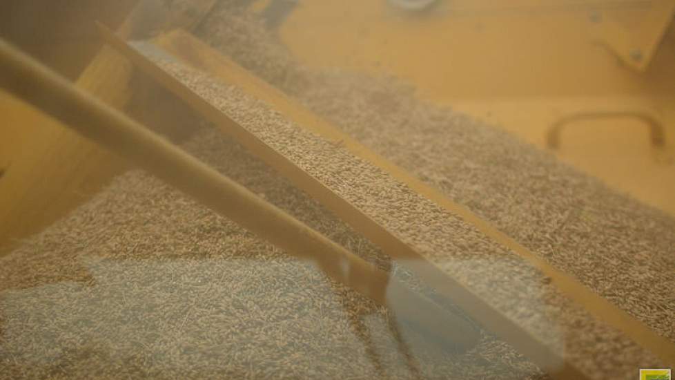 De combine kan 4 ton graan meenemen in de bunker.