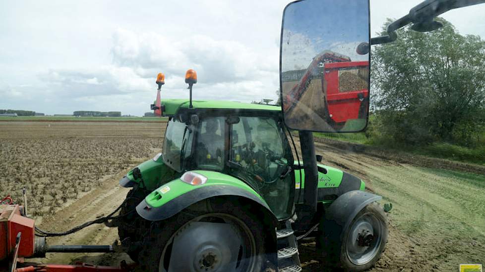 De akkerbouwer noemt de lagere opbrengst een 'fikse tegenvaller'.