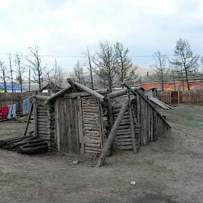 Kistemaker was eerder in Mongolië. Dit is een ondergrondse aardappelopslagruimte in dit land.