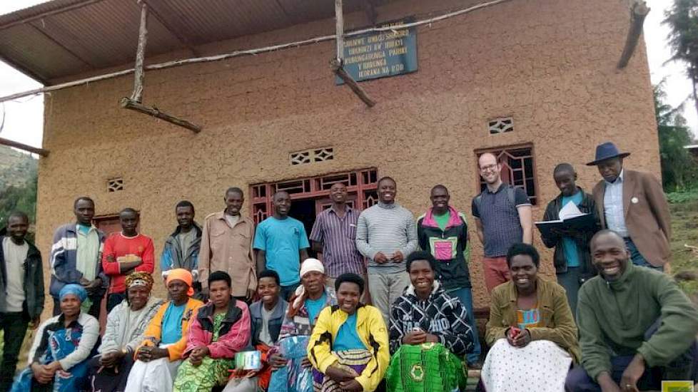Via Agriterra en PUM uitgezonden akkerbouwers leren collega's kennen in verre landen, die onder hele andere omstandigheden boeren dan de Nederlandse akkerbouwers.