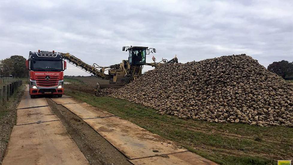 Met de bietenmuis werden op 18 november in Sittard bieten geladen. Foto ingestuurd door Mike Beekmans.