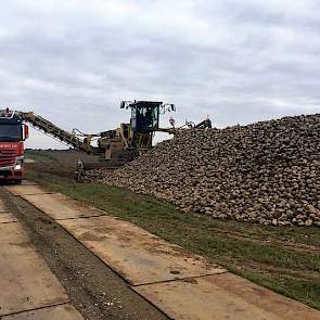 Met de bietenmuis werden op 18 november in Sittard bieten geladen. Foto ingestuurd door Mike Beekmans.
