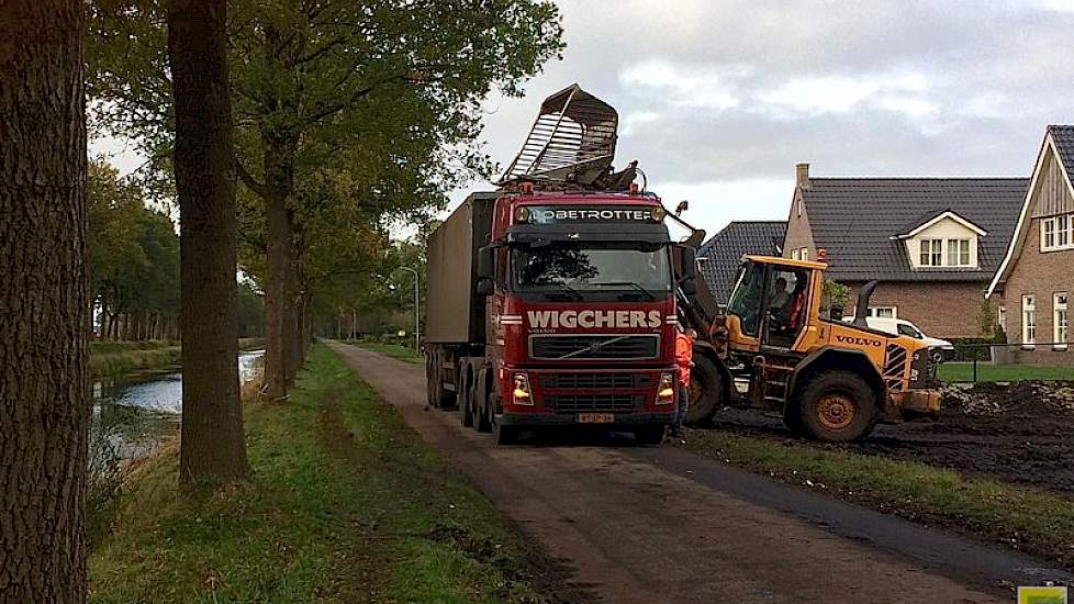 Oeds Offringa maakte op 27 oktober aan het kanaal bij Odoornerveen (Drenthe) deze foto van het bietenladen.