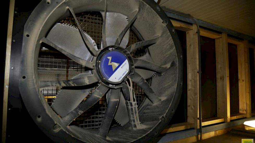 Een van de 16 ventilatoren in de sneldroogwand.