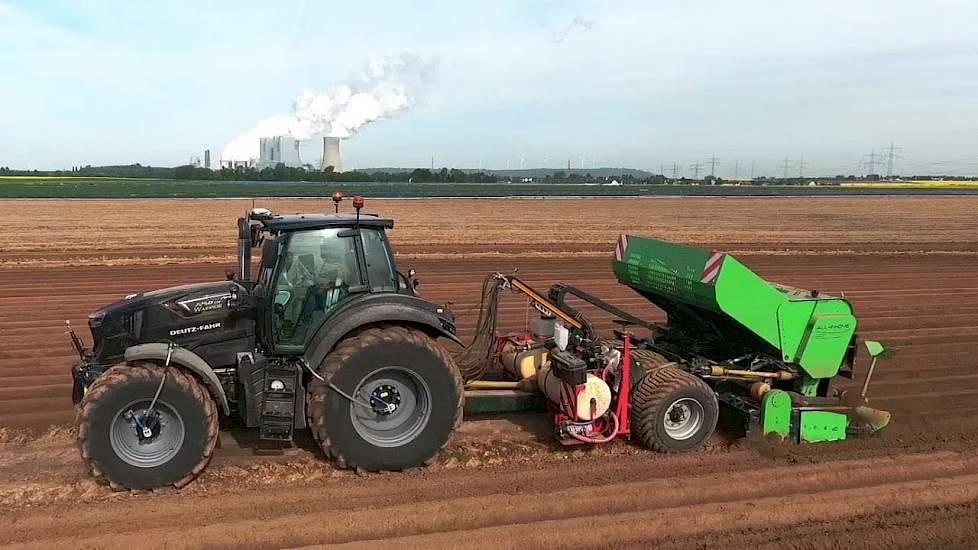 Deutz-Fahr 7250 TTV Black Warrior en Miedema All in One  Trekkerweb