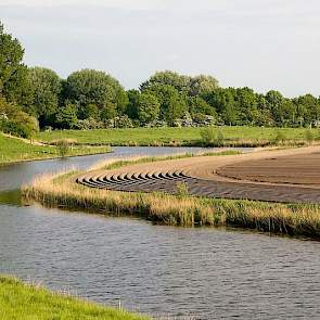Rienk Kuiper‏ @rienkkuiper 11 mei: #aardappelen voor de wallen van #Veere #landschapspracht