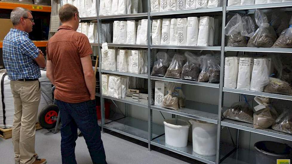 Een ruimte in het gebouw herbergt de opslag van de verschillende grondsoorten.