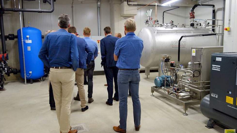 In de zogeheten decontaminatieruimte wordt alle vrijkomend afvalwater verhit tot 135 graden celsius. Hiermee wordt het water gedesinfecteerd en worden zo alle aanwezige ziektekiemen en -verwekkers gedood.