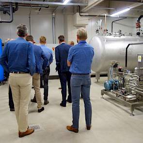 In de zogeheten decontaminatieruimte wordt alle vrijkomend afvalwater verhit tot 135 graden celsius. Hiermee wordt het water gedesinfecteerd en worden zo alle aanwezige ziektekiemen en -verwekkers gedood.