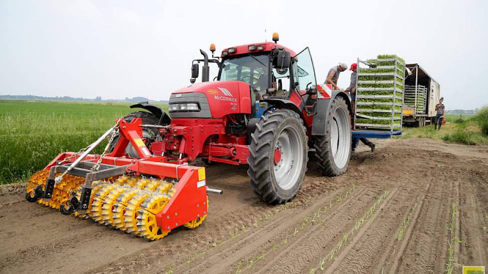 „Wij hebben een andere planter opgehaald, maar deze kon helaas maar drie rijen planten.”