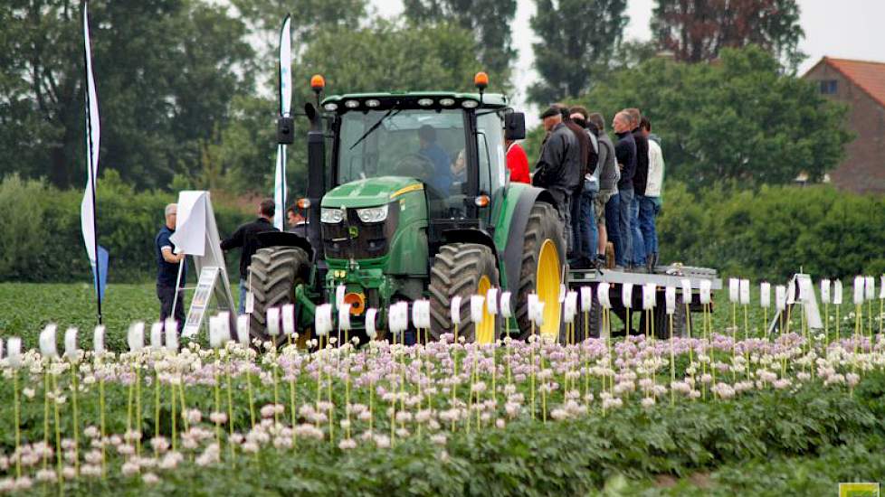 Teeltadvies in het aardappelveld.