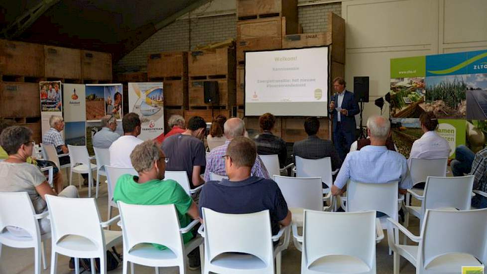 In de schuur hielden Rabobank en ZLTO een kennissessie over onder meer energietransitie en wat dit voor het rendement van de boer kan betekenen.