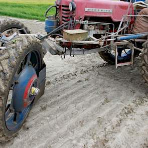 De brede vooras komt van een John Deere.