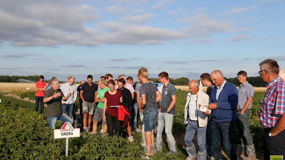 Na afloop van de uitbetalingsvergaderingen was er nog tijd voor een aantal proefveldbezoeken.