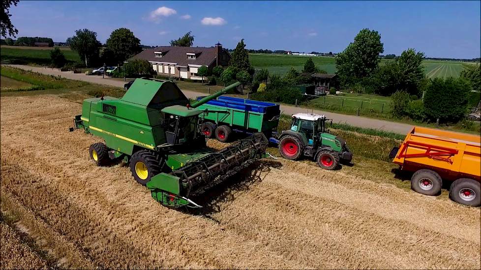 Tarwe dorsen / Wheat  harvest / Weizen Dreschen / John Deere  / Agriculture  / Landwirtschaft