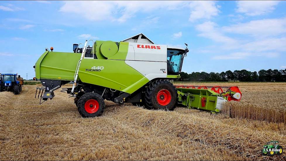 Tarwe oogst 2018 van start met CLAAS Tucano 440 APS.