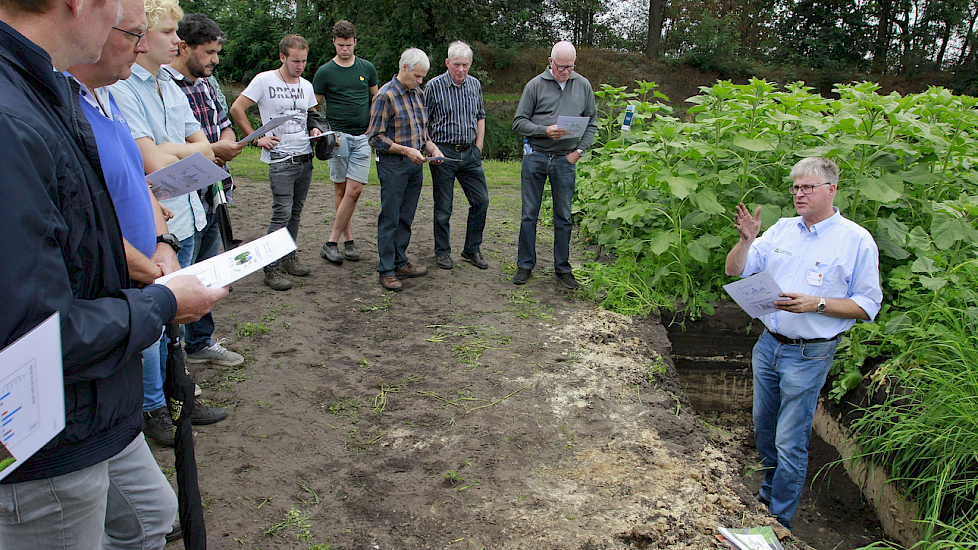 Onderzoeker Leendert Molendijk van Wageningen UR vertelde dat de Commissie Bemesting Akkerbouw Vollegrondsgroenten (CBAV) het advies voor grasland als groenbemester gaat aanpassen. Er werd altijd vanuit gegaan dat eenjarig grasland 800 kg effectieve organ