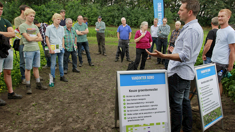 Wobbe van der Veen van Vandinter Semo had opvallend een andere mening dan de andere veredelaars en onderzoekers. Als het gaat om groenbemestermengsels hanteert hij het principe Nee, tenzij. Wie aaltjes wil bestrijden moet dat gericht doen en dat kan niet