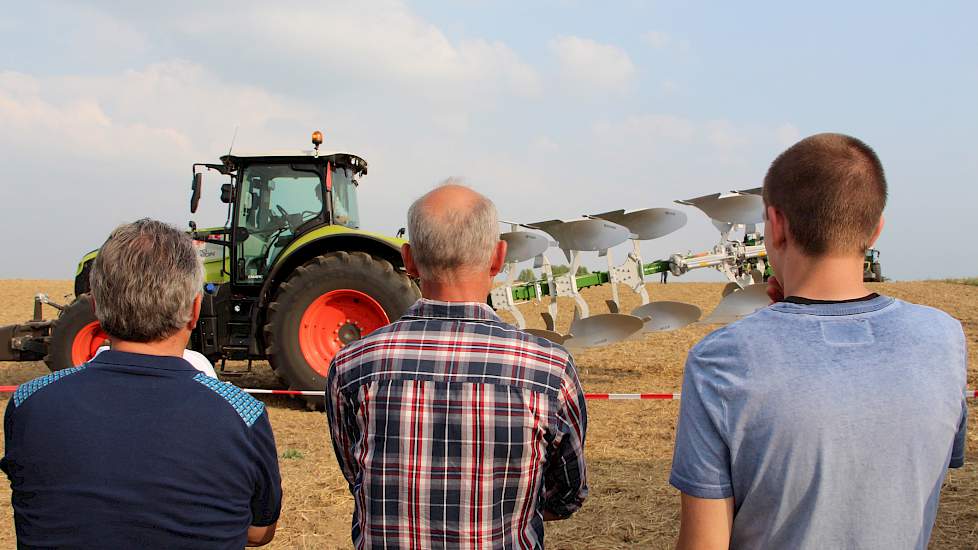 Opvallend was de demonstratie door Kamps de Wild van een nieuwe ploeg in Wijnandsrade. Juist in Zuid-Limburg is door de erosieregelgeving het ploegen geminimaliseerd