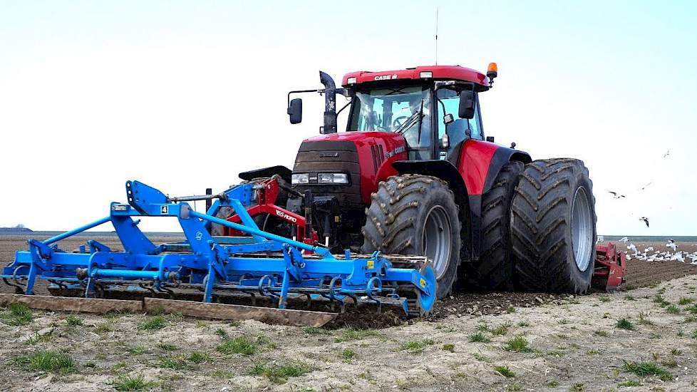 Land bewerken en Spruitkool planten. DOFF Uithuizen. (Gron)