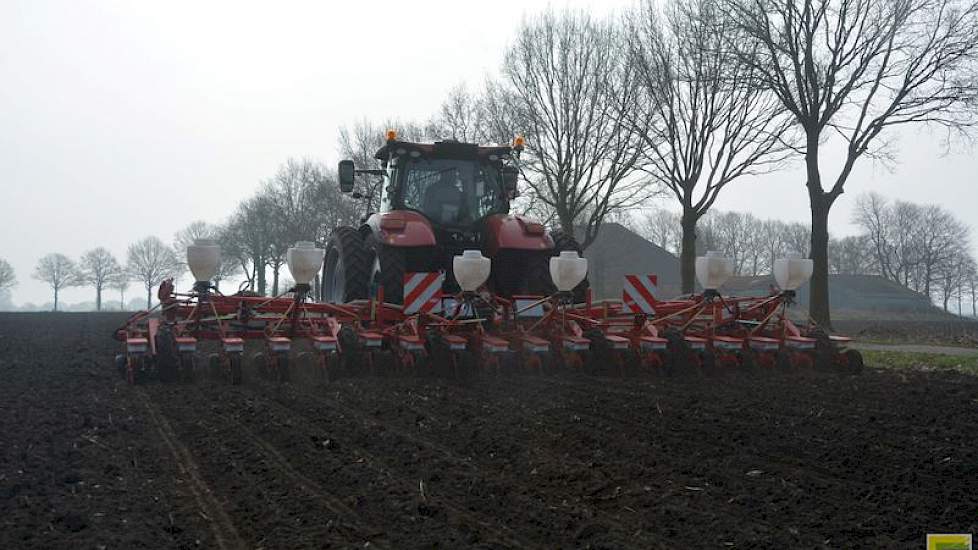 De 18-rijige Kverneland van landbouwcoöperatie Weco De Hondsrug.