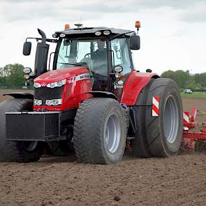 Ook al is het nog allemaal nieuw, Van Kempen is heel tevreden over zijn vinding. „Ik rij er nu ongeveer een week mee en heb er al zo’n 200 hectare mee gezaaid. Niet alleen ikzelf, maar ook de klanten zijn heel tevreden.”