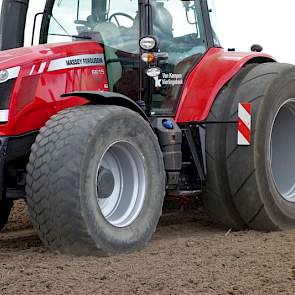 De basis voor deze speciale bandenuitvoering, is een band in de maat 900/50 R42.