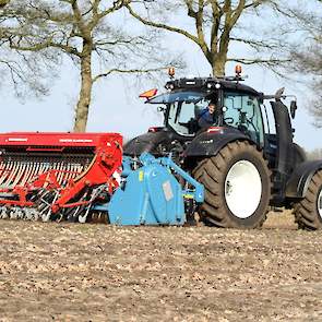 Met deze diepwoeler hoopt Buiter de grond nog dieper los te krijgen onder de spitmachine. De culter heeft een maximale werkdiepte van 60 cm