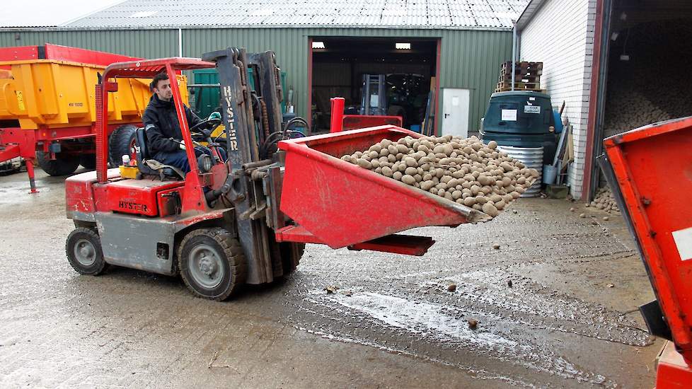 Het grootste deel van de aardappeloogst 2018 - ruim 400 ton Fontane - wordt deze week uitgeschuurd, met als bestemming Lamb Weston Meijer in Bergen op Zoom.