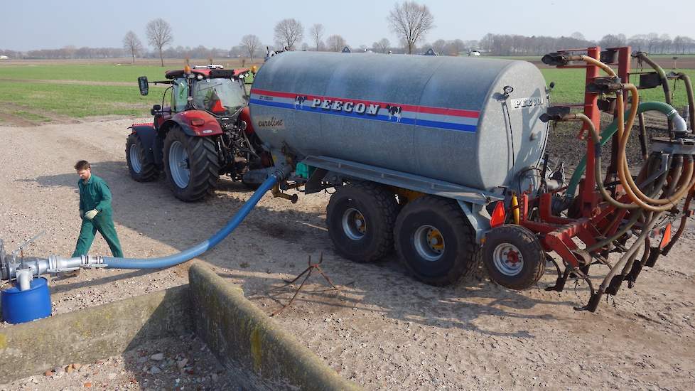 Om de dunne fractie heel precies en met de juiste waardes op het land uit te kunnen rijden schaft Geene komend jaar met POP-subsidie een nieuwe mesttank aan. „Deze is voorzien van zogeheten NIRS-sensoren. Daarmee kunnen we de waardes aan stikstof, fosfaat