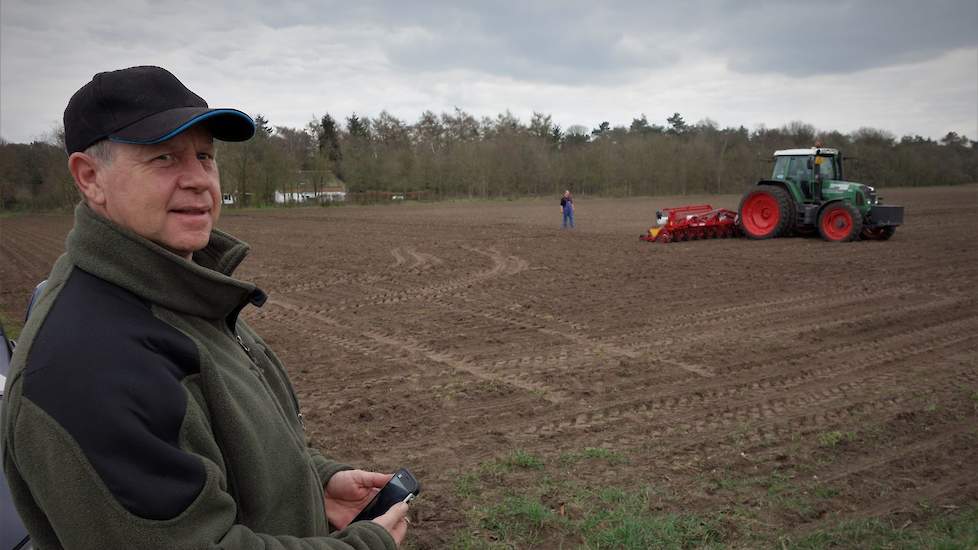 Thur: „Dit ras is nu voor het tweede jaar op de markt en het is ook de tweede keer dat ik het laat zaaien. Vorig jaar heb ik dit ras, samen met de BTS 7105 RHC en een nieuw ras van Strube op een demoveld van 9 hectare in Sint Oedenrode (NB) gezaaid.” Onda