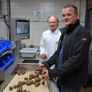 Vossen: „Ook hier hebben we met chitwoodi te maken. Wij adviseren onze telers om percelen vóór de teelt te monsteren. Dat wil zeggen, nul chitwoodi dan kun je telen. Zitten er een of twee alen, dan moet je toch een ander gewas gaan telen.”