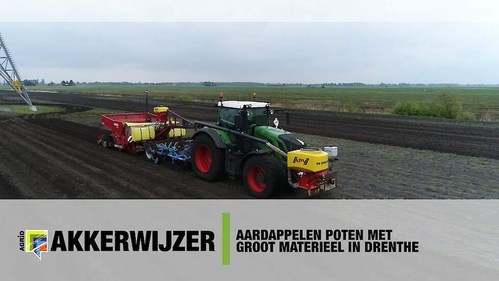 Aardappelen poten met groot materieel in Drenthe