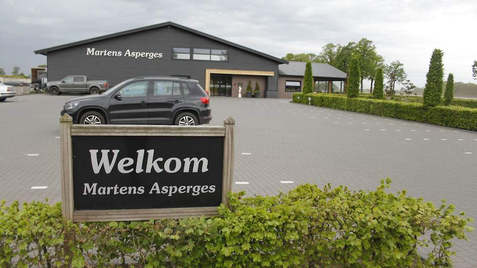 Met de eigen verkooplocaties in Tienray, Vierlingsbeek (compleet met restaurant), Apeldoorn en negen verkoopstands in Duitsland heeft het Tienrayse aspergebedrijf de vleugels breed uitgeslagen.