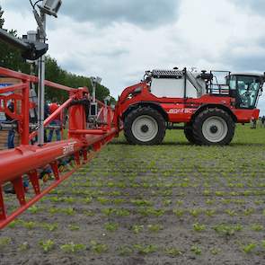 Spuitfabrikant Agrifac zet in op de verbetering van precisie door de toepassing van hoge resolutie taakkaarrten met Dynamic Dose Plus. Deze techniek open de mogelijkheid tot plantspecifieke toepassing met een precisie tot 25 bij 25 cm. Met deze techniek i