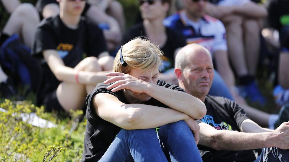 Tijdens de voorbereidende bijeenkomsten, zoals dinsdag, lopen de emoties onder deelnemers hoog op. Iedereen die bij Alpe d'HuZes is, heeft wel een dierbare verloren aan kanker, of strijdt zelf tegen deze ziekte