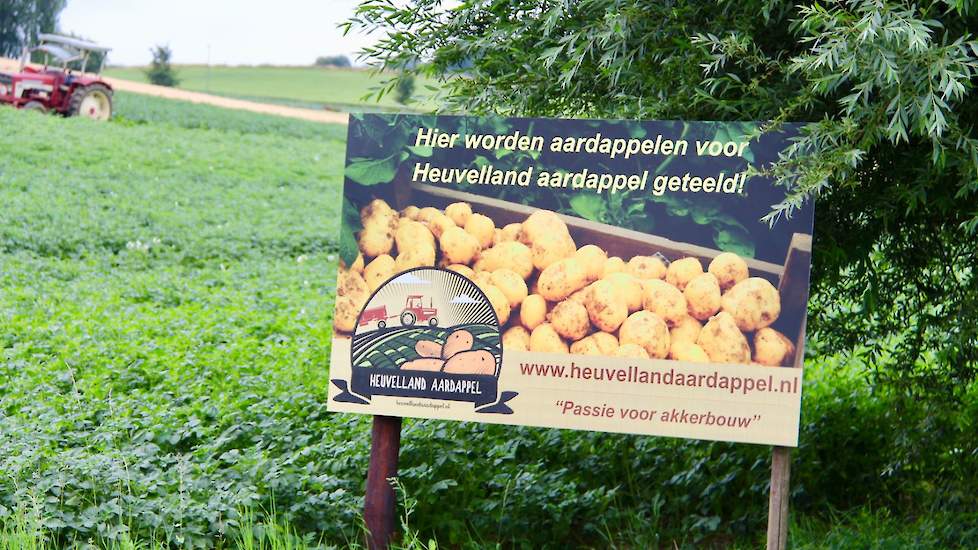 Onder de naam ‘Heuvelland aardappel’ zet Souren een deel af in de regio. Klanten kunnen de bestelling digitaal plaatsen via de website of app en vervolgens levert Jos ze thuis bij de klant af.