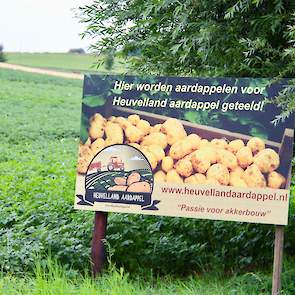 Onder de naam ‘Heuvelland aardappel’ zet Souren een deel af in de regio. Klanten kunnen de bestelling digitaal plaatsen via de website of app en vervolgens levert Jos ze thuis bij de klant af.