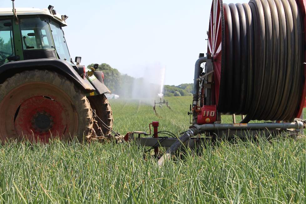 De haspel blijft aan de tractor gekoppeld om deze makkelijk te kunnen verplaatsen.