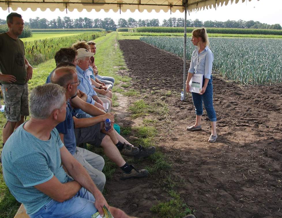 Marie Wesselink legt uit over organische stof en groenbemesters