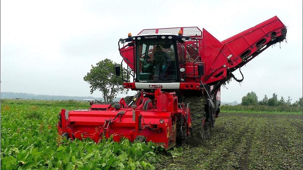 Bieten rooien met Agrifac Opti-Traxx. 2019. Loonb.Voshart & Veltman.