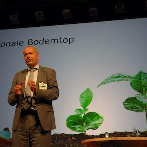 Ambassadeur van de Bodemtop Jan Jacob van Dijk sloot de plenaire sessie af met de boodschap aan de agrarische sector om elkaar op te blijven zoeken en te versterken. Zonder een flinke impuls denkt Van Dijk niet dat het haalbaar is om tegen 2030 alle 1,8 m