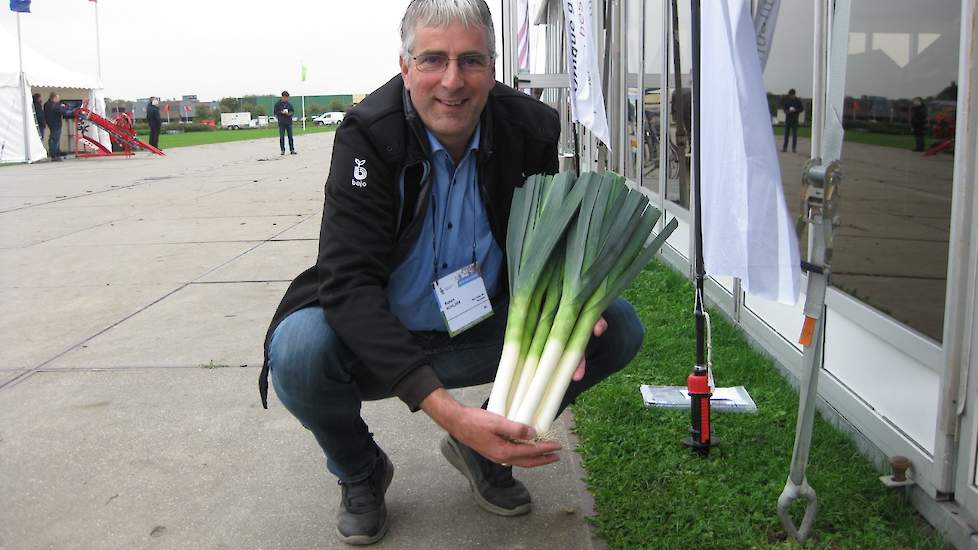 Defender is een preiras dat zeer sterk op trips en roest is, vertelt salesmanager Benelux Robert Schilder van Bejo. „De prei heeft een opgericht blad, een goede opbrengst en is gemakkelijk te rooien en te schonen.”