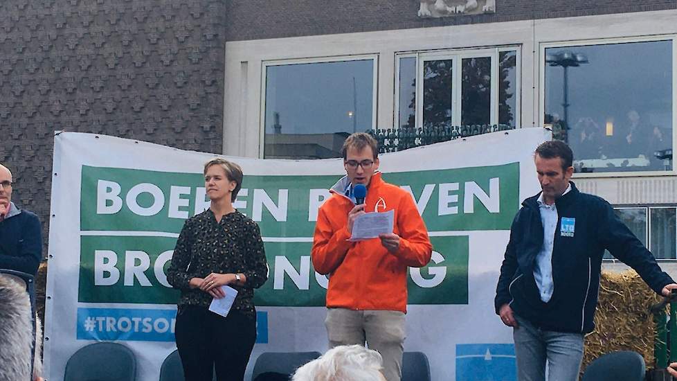 „Wij als jonge boeren willen nu en in de toekomst goed voedsel produceren, geef ons die ruimte”, zegt Gert Jan Eggink, voorzitter van het dagelijks bestuur van het Gelders Agrarisch Jongeren Kontakt bij het boerenprotest in Arnhem.