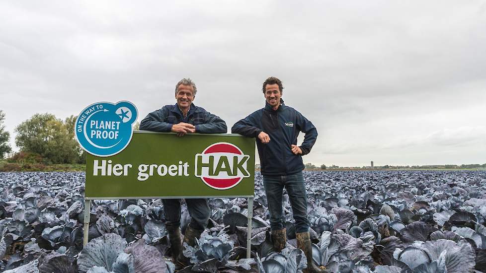 De eerste 'On the way to PlanetProof’ rode kool telers van HAK: vader en zoon Wim en Johannes Straver.