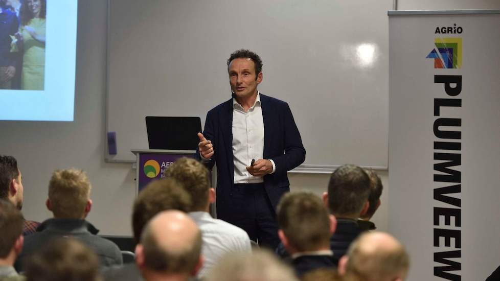 Pierre Berntsen, directeur agrarische bedrijven van ABN Amro, gaf woensdagavond 11 december een presentatie tijdens de Pluimveeweb Jaarspecial in Barneveld.