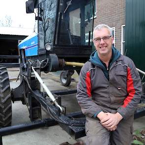 Van Nieuwenhuijzen boert op zo’n 40 hectare. In zijn bouwplan met (poot-)aardappelen, bieten, tarwe en tulpen zit ook 10 tot 12 hectare graszaad.